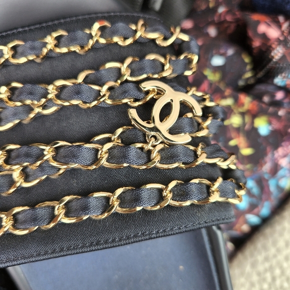 CHANEL slides - Picture 6 of 15